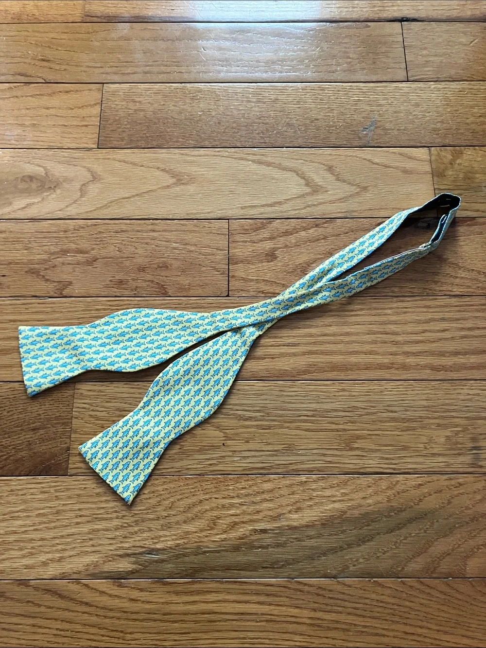 Vineyard Vines - Men’s Yellow and Blue Adjustable Shark Bow Tie